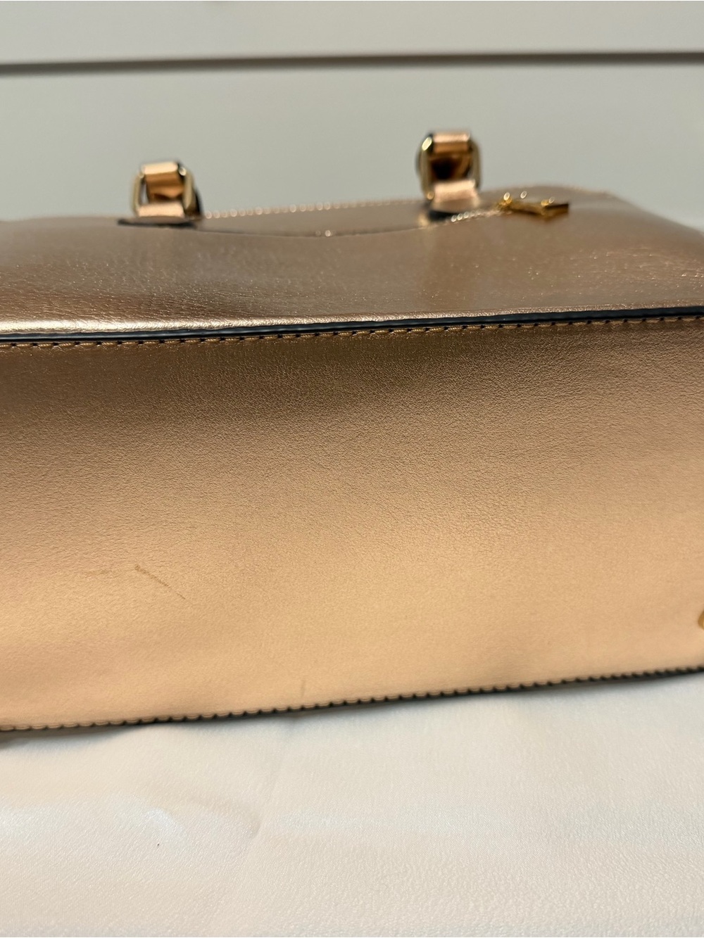 ✨ Gorgeous Metallic Gold Satchel Purse ✨ - Picture 6 of 16